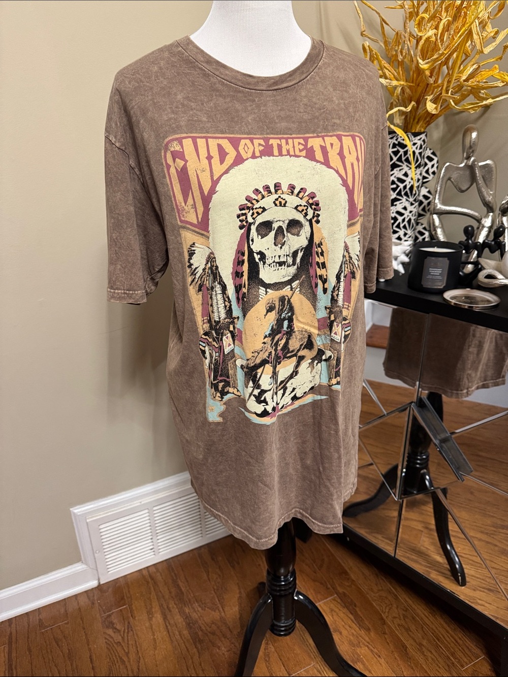 Vintage Style Brown Graphic Short-Sleeve Tee with Skull Motif NWT Size L